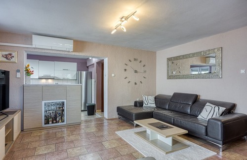 Antonci Apartment | Four-Bedroom Apartment Magnolija