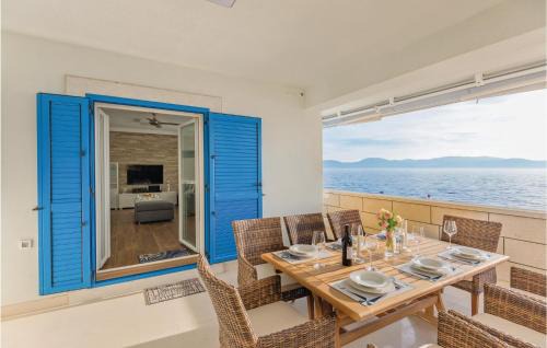 Brist House | Four-Bedroom Holiday Home In Brist