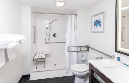 Eastham Hotel | Four Points by Sheraton Eastham Cape Cod