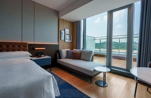 Wutongqiao District Hotel | Four Points by Sheraton Leshan