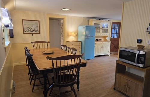 Brattleboro House | Four Season Woodsy Retreat with Private Pool. Skiing, Hiking, Kayaking