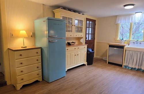 Brattleboro House | Four Season Woodsy Retreat with Private Pool. Skiing, Hiking, Kayaking