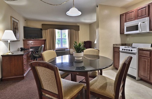 Pembine Apartment | Four Seasons Island Resort