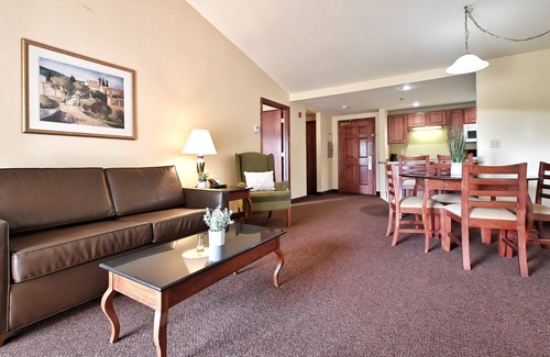 Pembine Apartment | Four Seasons Island Resort