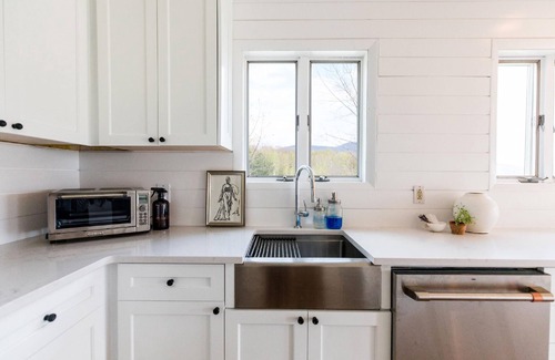 Jewett House | Fox Run Escape: Getaway w/Sunset Views & Firepit