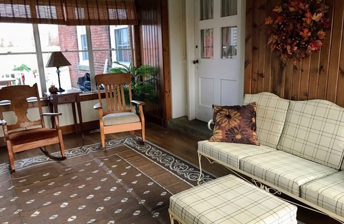 Wayne County House | Foxlake Farm Guest Suite