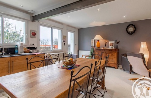 Saint-Georges-des-Gardes Cottage | Charming Cottage near Historic Sites with Garden and Modern Amenities