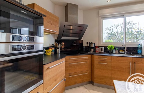 Saint-Georges-des-Gardes Cottage | Charming Cottage near Historic Sites with Garden and Modern Amenities