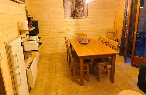 La Joue du Loup Ski Chalet | Semi-detached chalet, 3 rooms, 7 ppl, equipped kitchen, free parking, pet-friendly