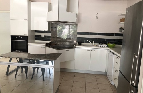 Saint-Maximin-la-Sainte-Baume Apartment | Holiday rent in a provencal house. Capacity: 2/4 people