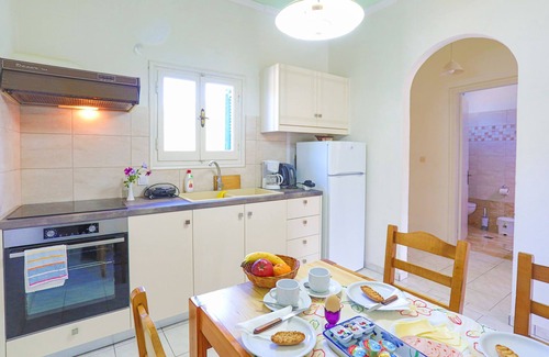 Agios Spyridon Corfu Apartment | Fran Apartment: Cozzy apartment with a shared pool, breakfast options and close to the beach