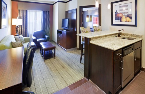 Irving Condo | Free Breakfast + Fitness Center Access | Close to the DFW Airport!