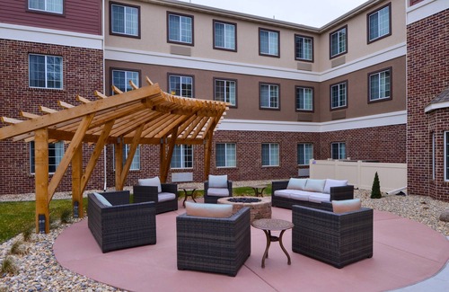 Sioux Falls Condo | Free Breakfast + Indoor Pool + Hot Tub | Only 10 Minutes from the Zoo