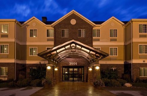 Sioux Falls Condo | Free Breakfast + Indoor Pool + Hot Tub | Only 10 Minutes from the Zoo