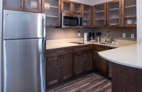 Pecos Apartment | Free Breakfast. Pool. Gym. Great for Business Travelers!