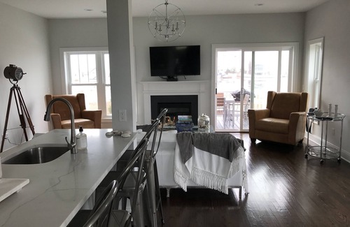 Westbrook Center House | Fresh, Airy Townhome next to Pilot's Point Marina with Long Island Sound Views