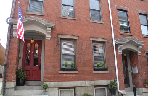 Highland Park Apartment | Fresh Modern City Loft Apt! Easy Access to the city!