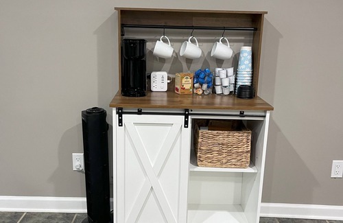 Oxford Condo | Freshly remodeled 2-bedroom condo with AC, WiFi in charming Oxford. 1.5 mi to UM