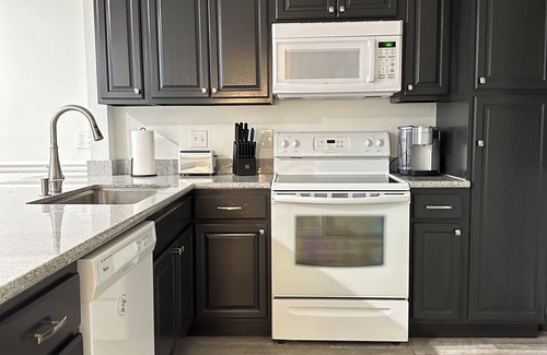 University Park Condo | Freshly renovated condo in the heart of College Station! Sleeps 6