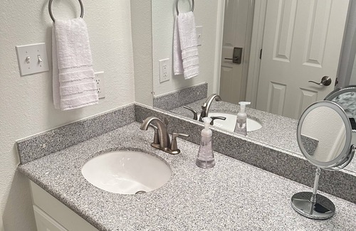 University Park Condo | Freshly renovated condo in the heart of College Station! Sleeps 6