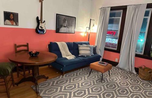 Berwyn Apartment | Friendly Songbird Suite