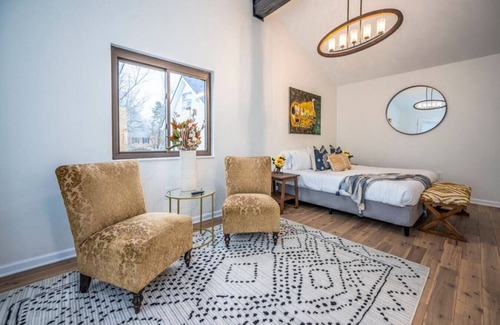 The Village of Indian Hill House | Friends and Family Lg Luxury Home Near Indian Hill, 6 bedrooms