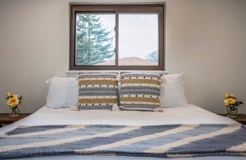 The Village of Indian Hill House | Friends and Family Lg Luxury Home Near Indian Hill, 6 bedrooms