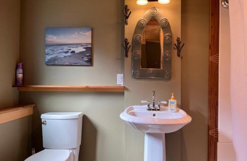 Port Alice House | Frigon Suite -Waterfront