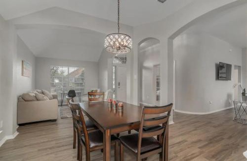 Frisco House | Frisco Spacious & Cozy Bling Home by Aya