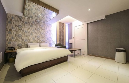 Chinjam Hotel | From H Sum Hotel Yuseong Branch