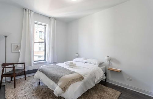 East Hyde Park Apartment | FRONTDESK 2 BR Apt by Harold Washington Park