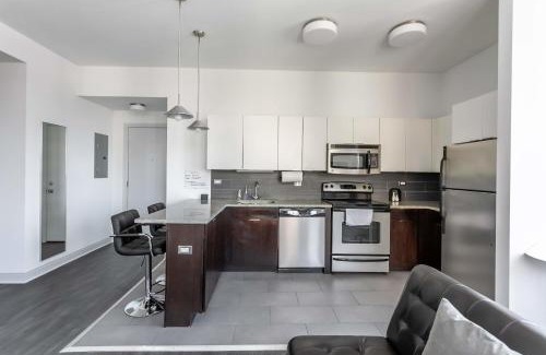 East Hyde Park Apartment | FRONTDESK 2 BR Apt by Harold Washington Park