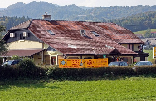 Medvode House | Full equeped guest house 10 rooms*** ensuite, kitchen, free parking garden ..