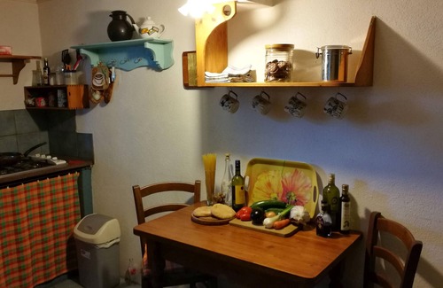 Gradoli House | Fully equipped holiday cottage in front of the Lake, surrounded by olive trees