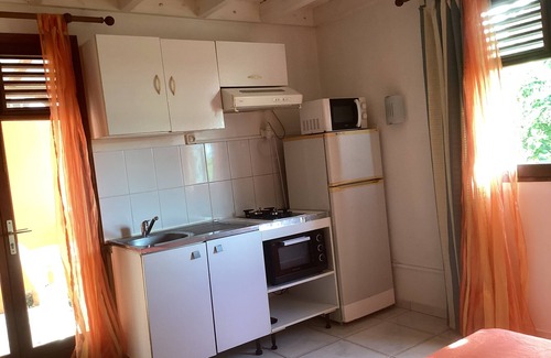 Perinet Apartment | fully equipped studio independent entrance in beautiful villa