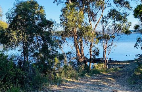Lunawanna House | Fully fenced, wrap around decks, water on 3 sides