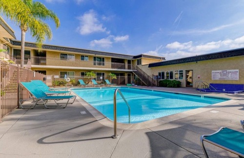 Normal Heights Condo | Fully Furnished beautiful one bedroom Top Floor in Normal Heights!