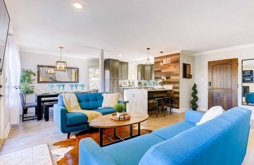 Allied Gardens House | ✈Fully Remodeled Mansion Pool/Jacuzzi☀