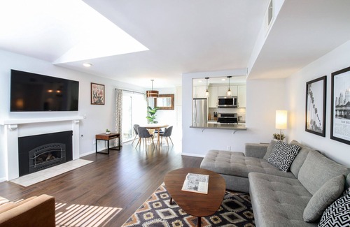 North Park House | Fully Renovated 3-Story Townhome - 93 Walk Score