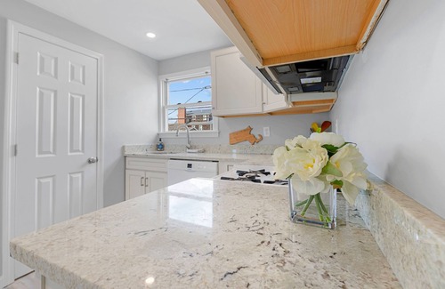 Brant Rock Apartment | FULLY RENOVATED apt w/water views and deck near beach& marina