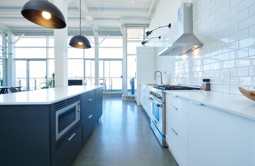 Gastown Condo | Fully Renovated Historic Loft with Private Roof Deck