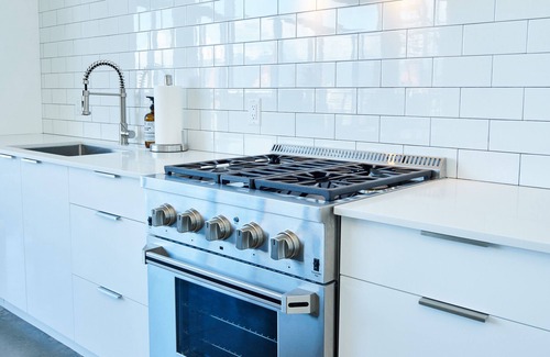 Gastown Condo | Fully Renovated Historic Loft with Private Roof Deck