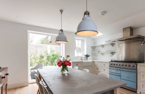 Winchester House | Fully renovated townhouse in heart of Winchester's cathedral streets