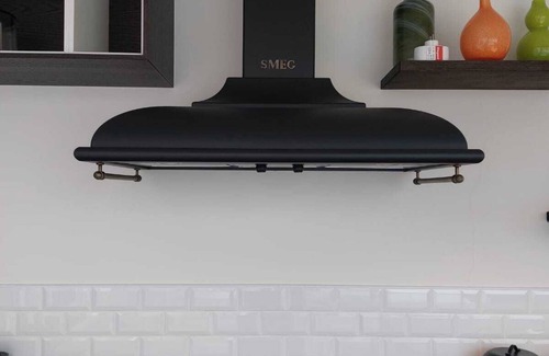 Heist House | Fully renovated vacation home, 10bed. 650m from Seawall. NOT a group of young people!