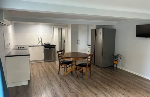 Wandal Apartment | Fully self contained studio unit under family home close to Showgrounds