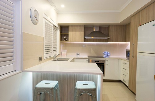 Wynnum House | Fully Self-Contained - Two Bedroom Townhouse