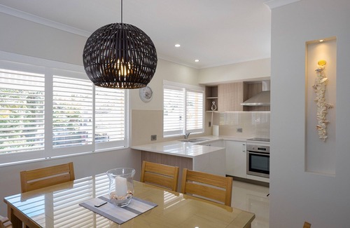 Wynnum House | Fully Self-Contained - Two Bedroom Townhouse