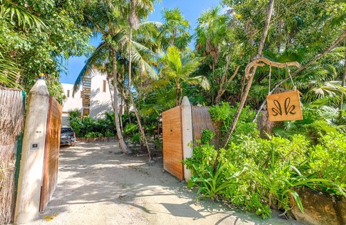 Chacchoben House | Fully serviced luxury beachfront villa in Tulumnn