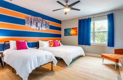 Govalle House | Fun 4BR Near Downtown with Games & Firepit