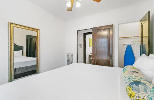 North Center Apartment | Furnished 1BR Apt with Natural Light & King Beds - Larchmont ALL REP